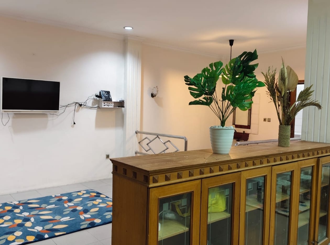 Jual Rumah Mewah Full Furnished di Real Estate Waru Indah Sidoarjo - Thumbnail 2