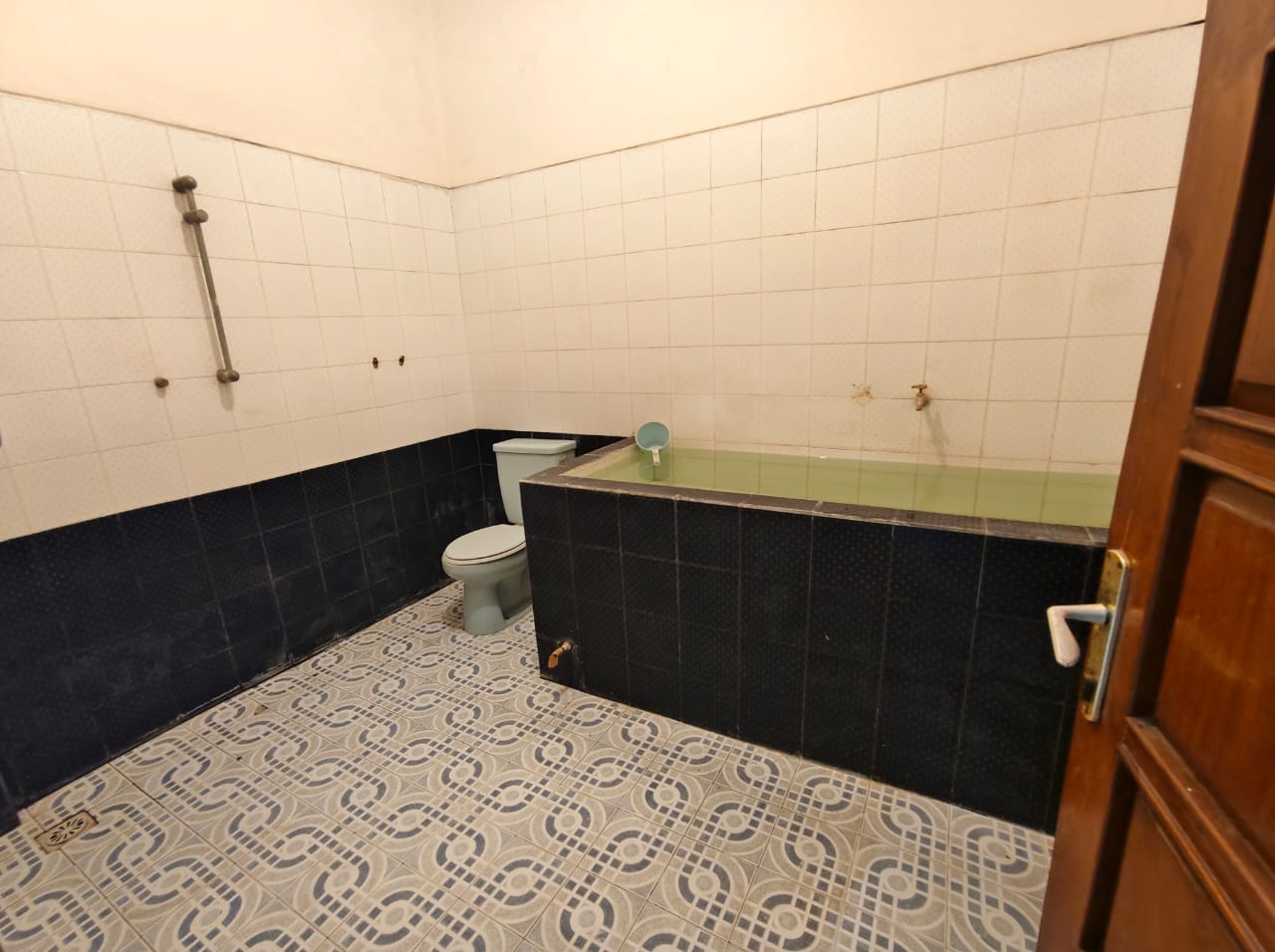 Jual Rumah Mewah Full Furnished di Real Estate Waru Indah Sidoarjo - Thumbnail 4