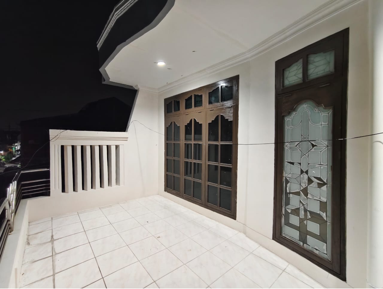 Jual Rumah Mewah Full Furnished di Real Estate Waru Indah Sidoarjo - Image 1