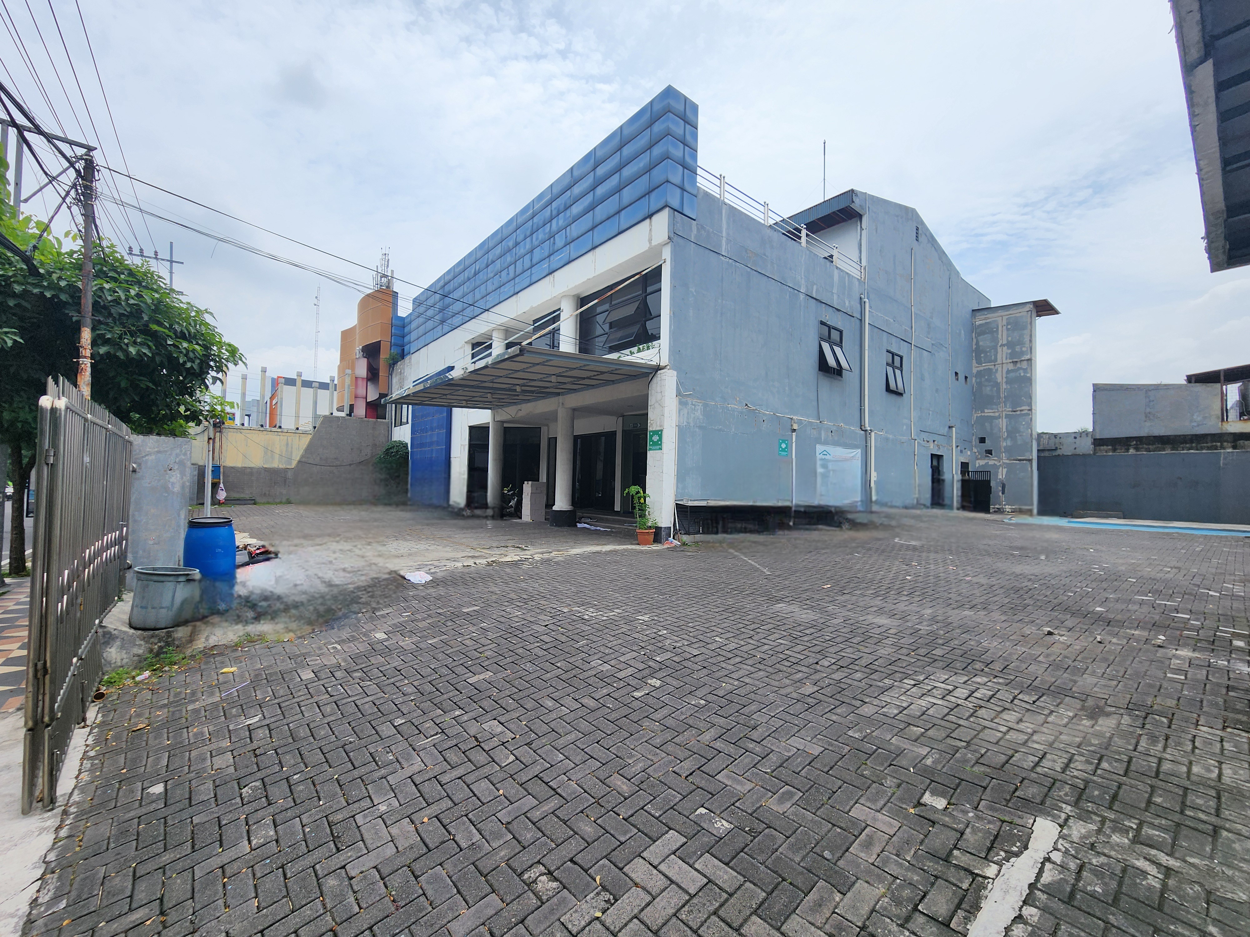 Disewakan Bangunan  Gedung Strategis di Jalan Raya Mayjend Sungkono Surabaya Barat - Thumbnail 2