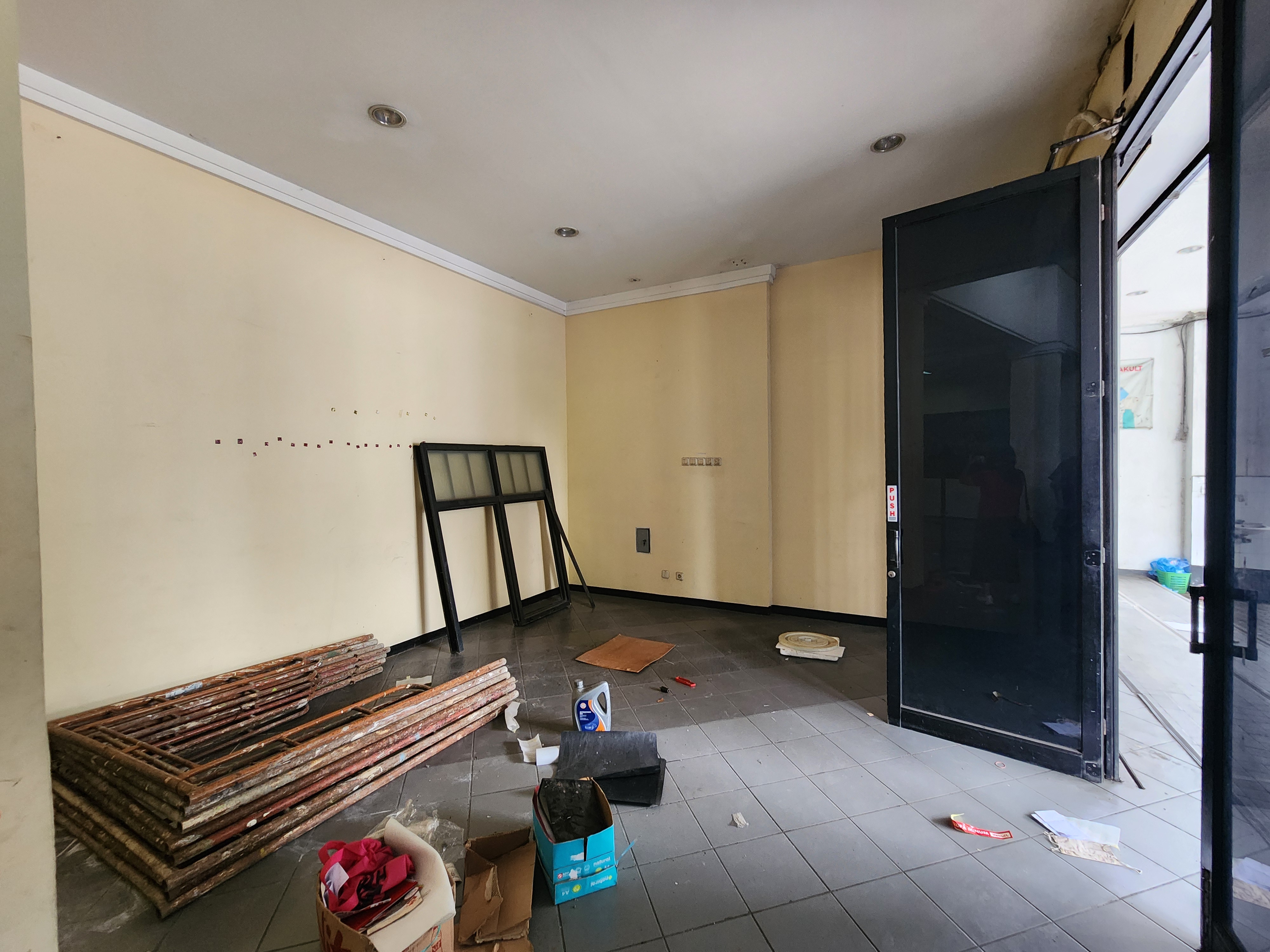 Disewakan Bangunan  Gedung Strategis di Jalan Raya Mayjend Sungkono Surabaya Barat - Thumbnail 4