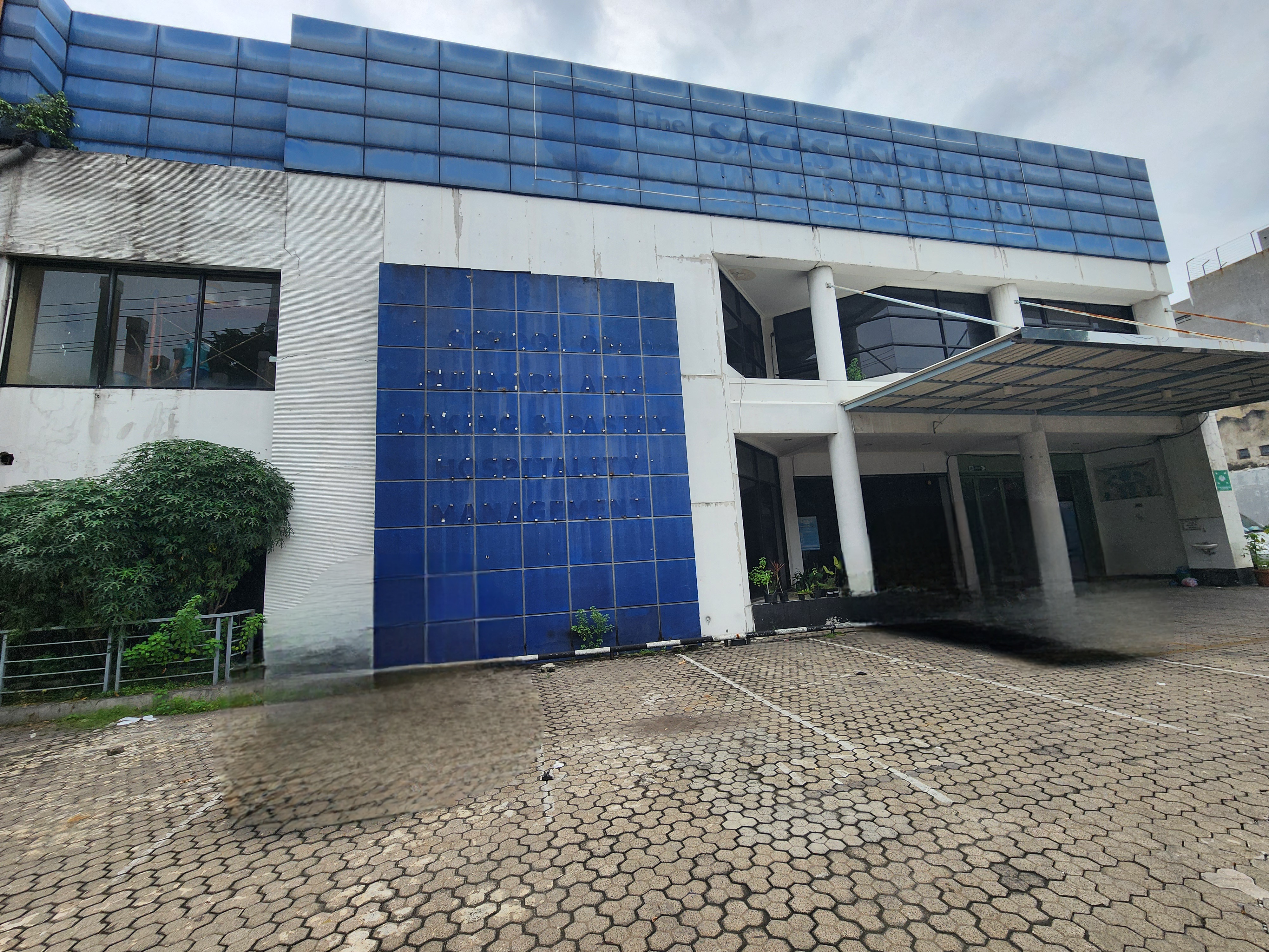 Disewakan Bangunan  Gedung Strategis di Jalan Raya Mayjend Sungkono Surabaya Barat - Image 1