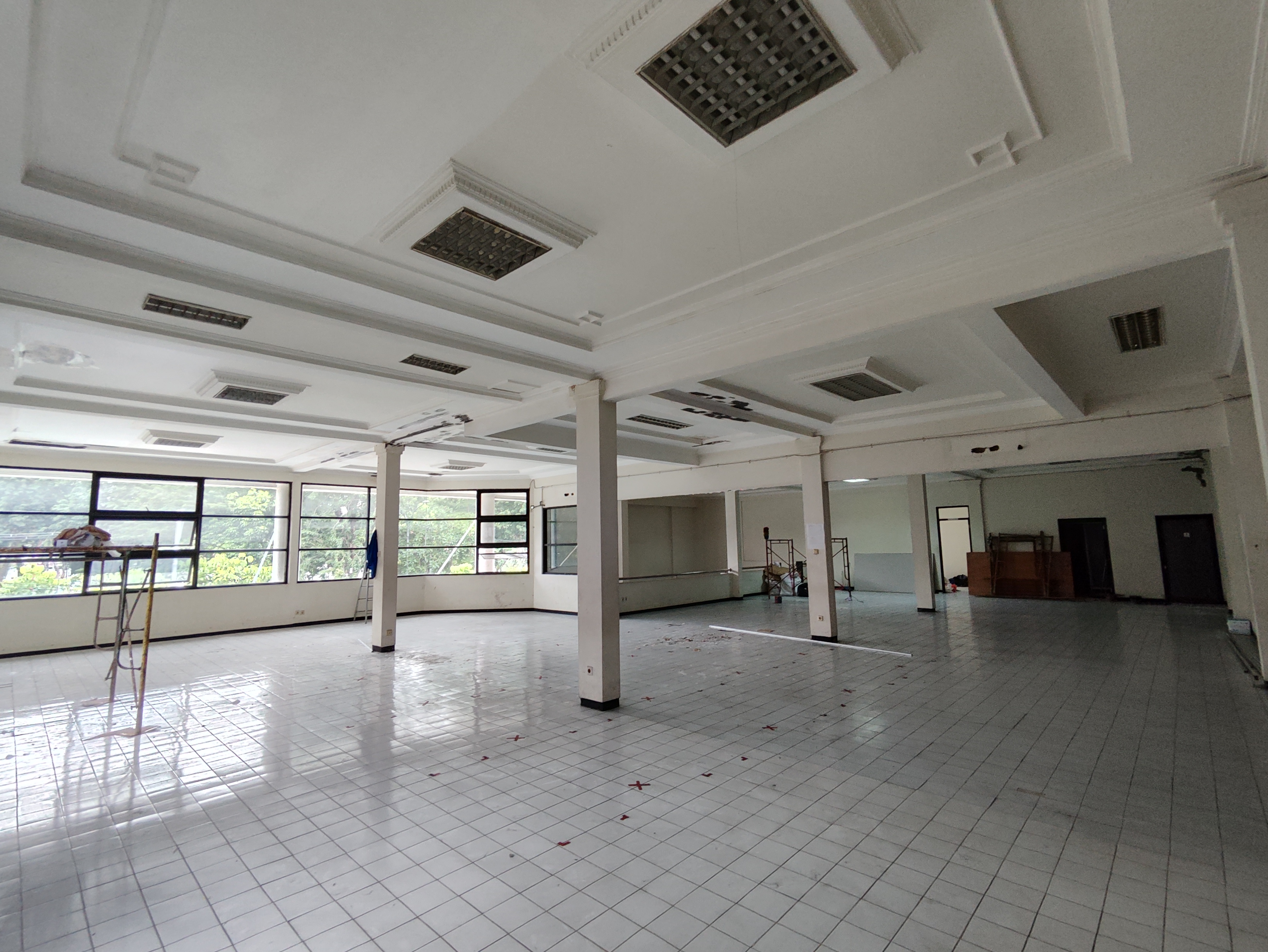 Disewakan Gedung Strategis di Jalan Raya Mayjend Sungkono Surabaya Barat - Thumbnail 4