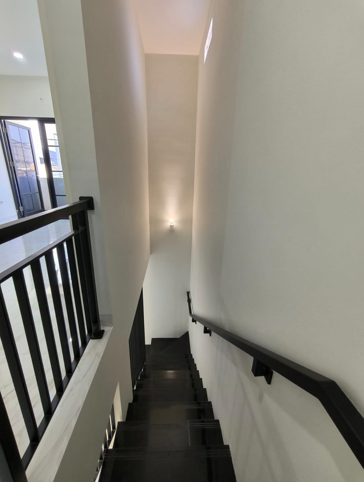 Dijual Rumah Baru dengan Desain Modern di Virgo Surabaya Timur - Image 1