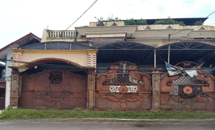 Dijual Rumah Mewah 3 Lantai di Raya Kupang Baru Surabaya Barat - Image 1