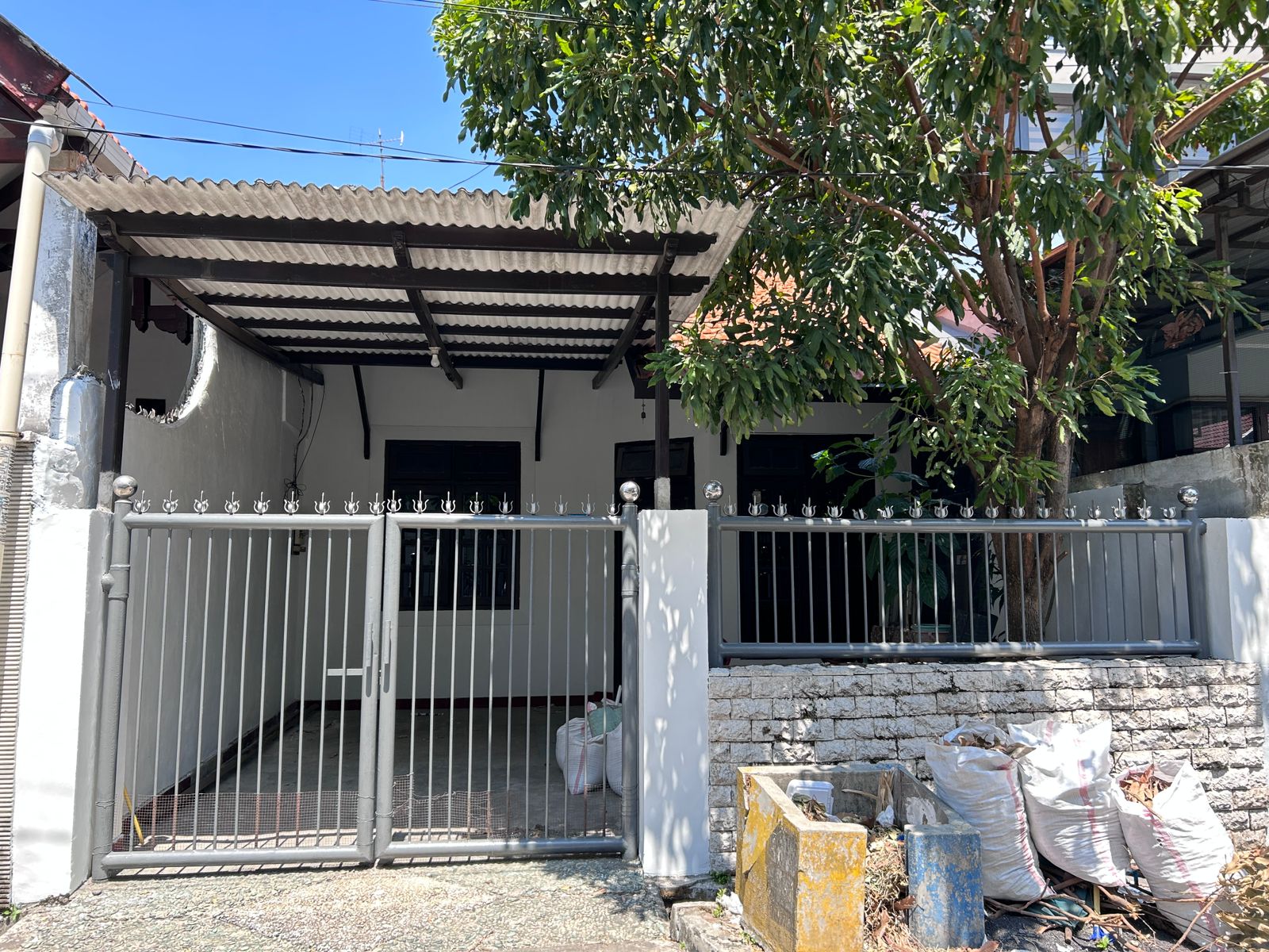 Dijual Rumah Nyaman dan Strategis di Kupang Jaya Surabaya Barat - Image 1