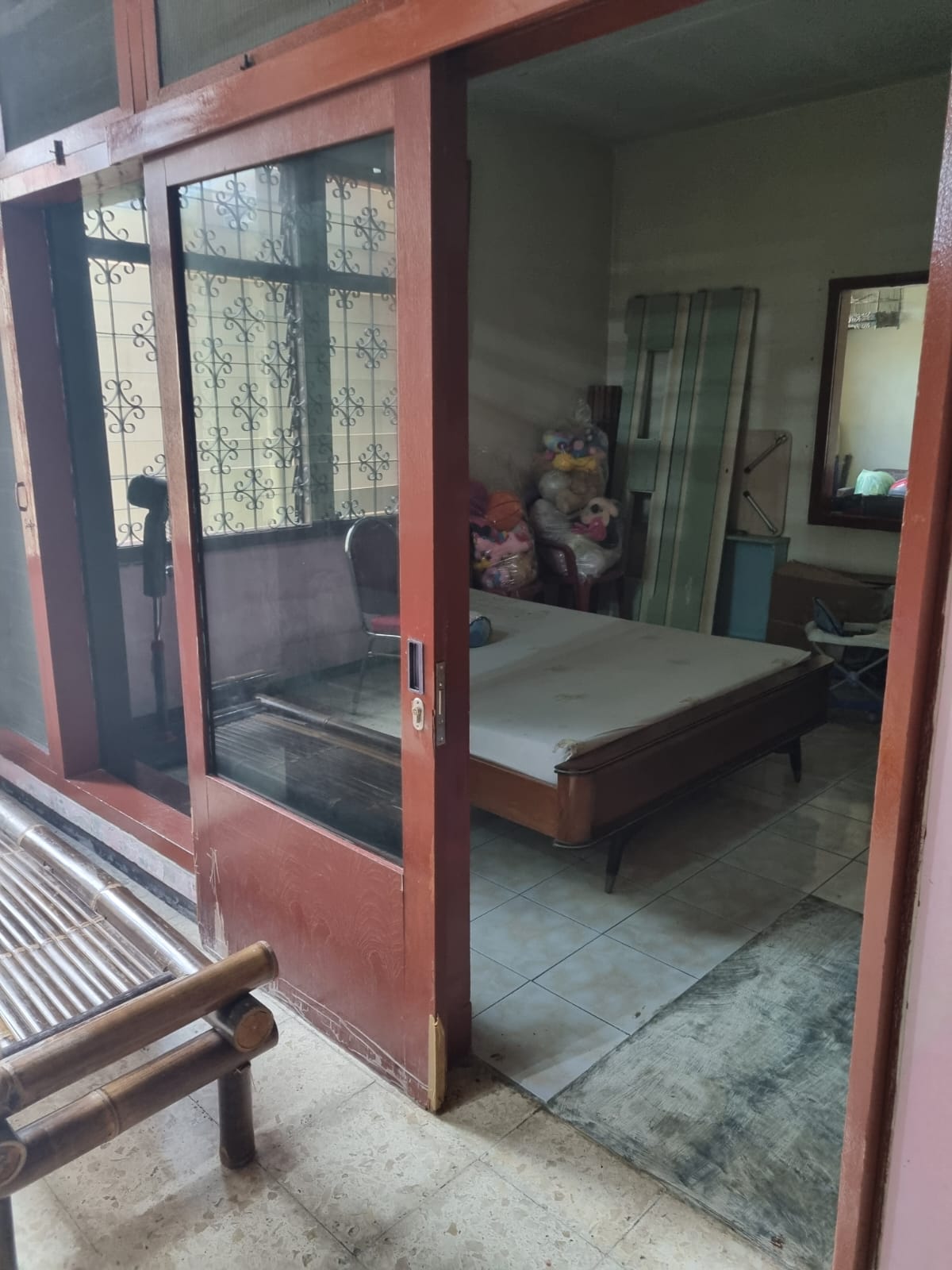 Dijual Rumah Luas dan Eksklusif di Petemon Simomulyo Surabaya Barat - Thumbnail 4