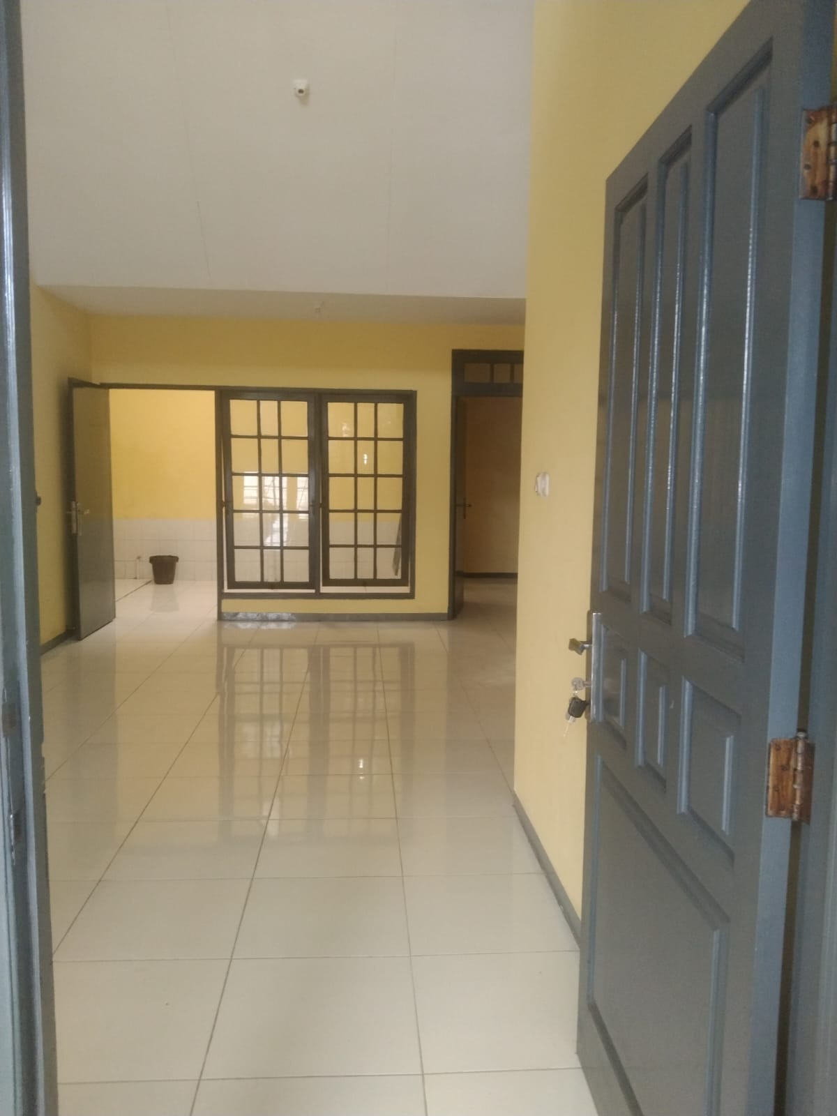 Disewakan Rumah di Lembah Harapan Surabaya Barat Nyaman dan Siap Huni - Image 1