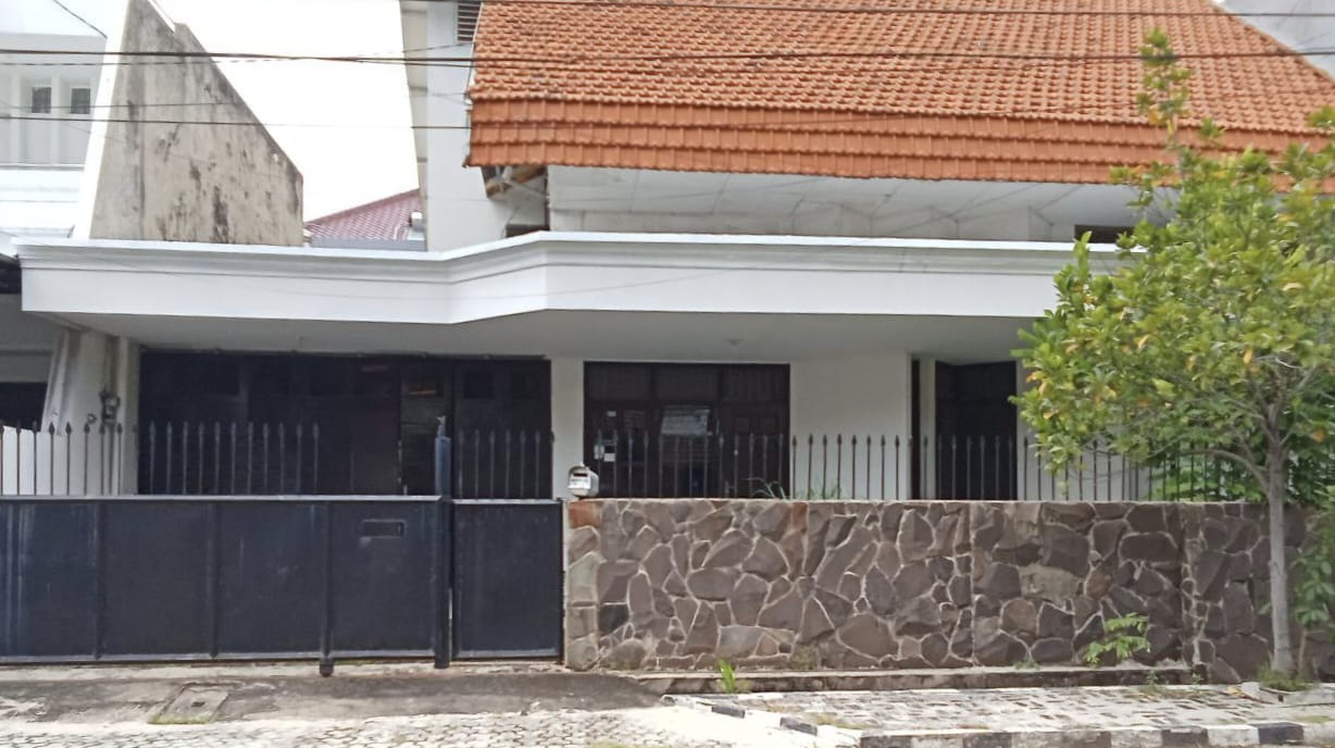 Dijual Rumah Nyaman Strategis di Margorejo Indah Surabaya Selatan - Image 1