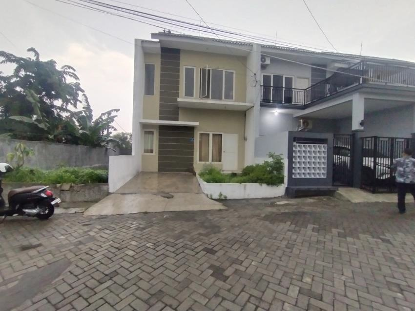 Dijual Rumah Lelang Siap Huni Bisa KPR di Green Mansion Regency Surabaya Barat - Image 1