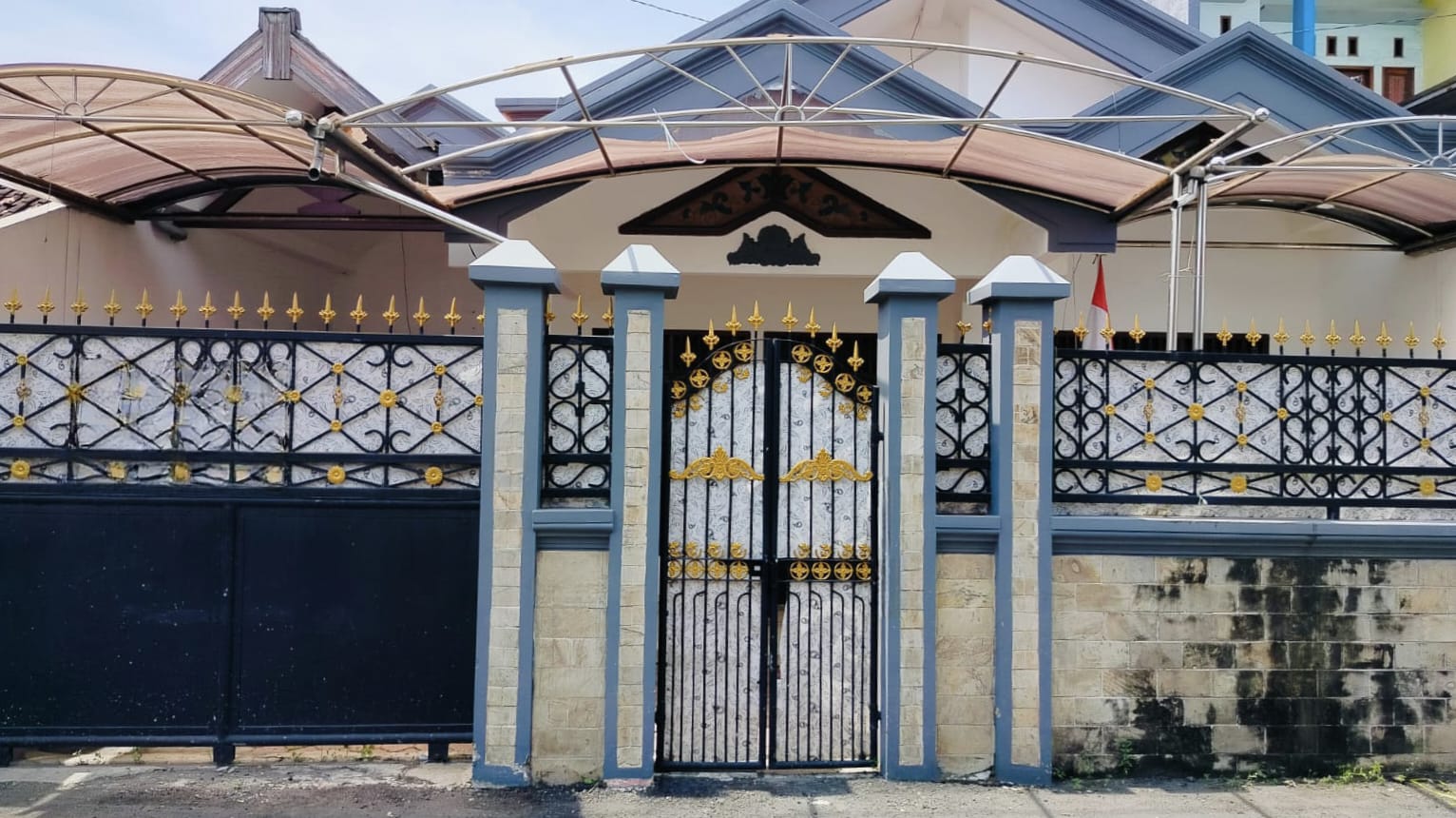 Dijual Rumah Fasilitas Lengkap Lokasi Strategis di Bulak Banteng Surabaya Utara - Image 1