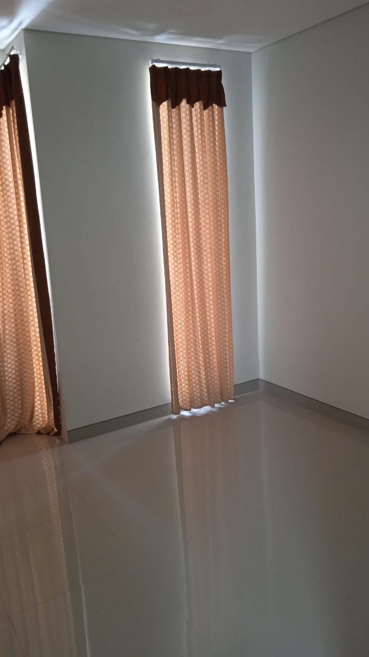 Disewakan Rumah Cantik The Greenlake Citraland - Thumbnail 3