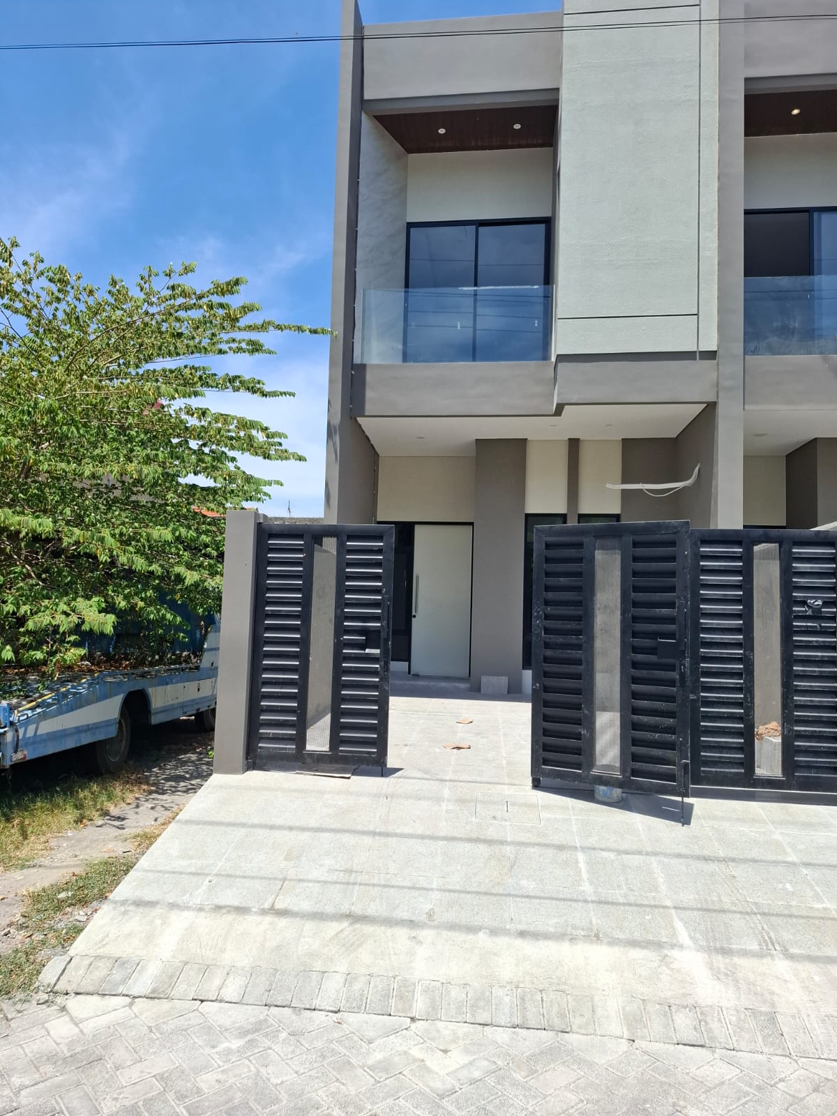 Dijual Rumah Modern Eksklusif di Tenggilis Mejoyo Selatan Surabaya Selatan - Image 1