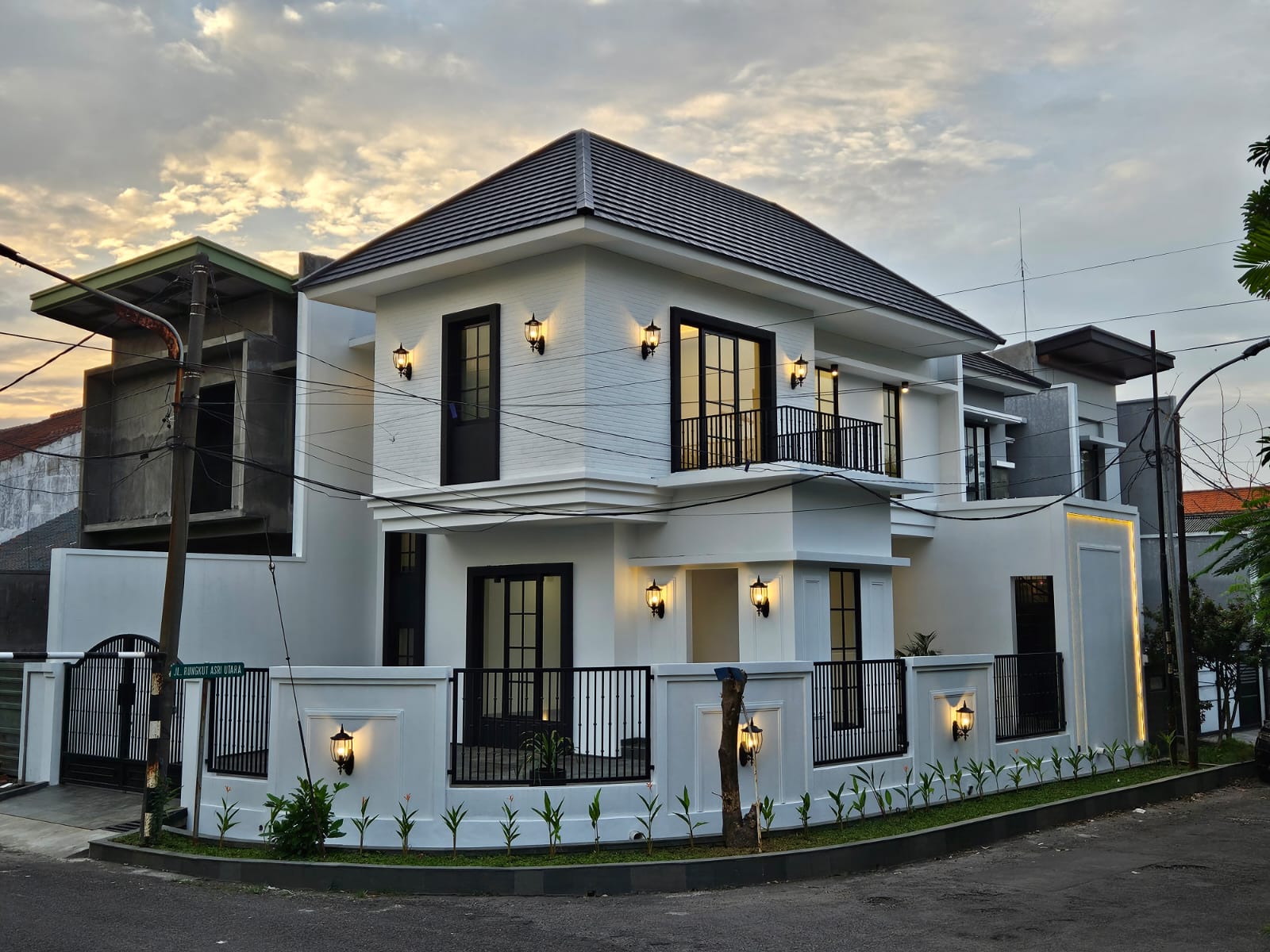 Dijual Rumah New Modern Style di Rungkut Asri Utara Surabaya Selatan - Image 1