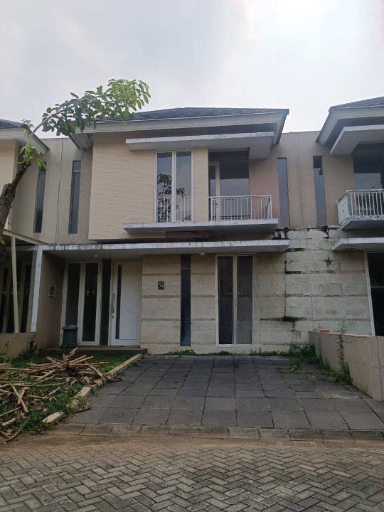 Dijual Rumah Modern Asri di The Greenlake Citraland Surabaya Barat - Image 1