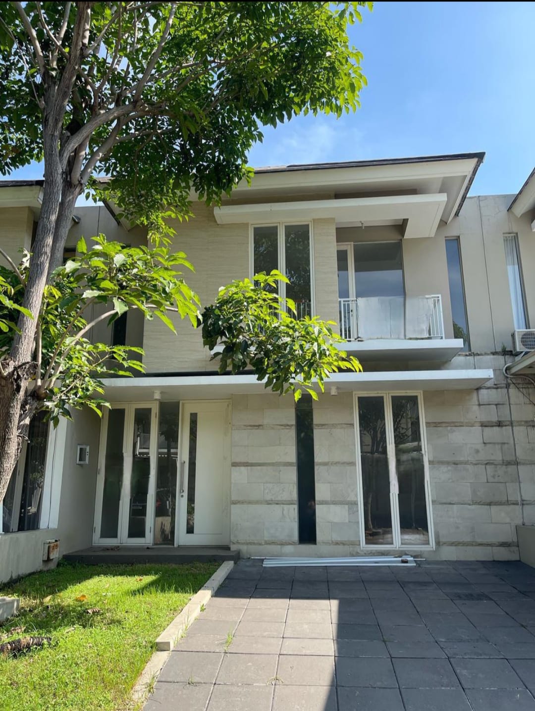 Dijual Rumah Mewah dan Cantik di Greenlake Citraland Surabaya Barat - Image 1