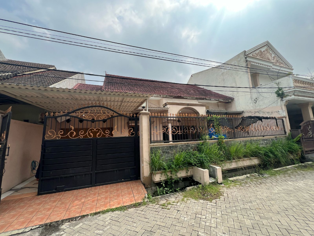 Rumah Dijual Lokasi Strategis di Taman Pondok Indah Surabaya Barat - Image 1