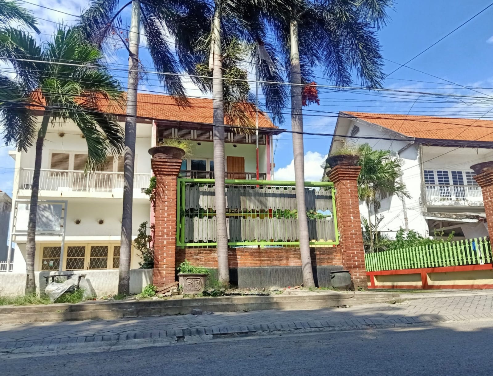 Disewakan Rumah Komersial Lokasi Jalan Comal Surabaya Pusat - Image 1