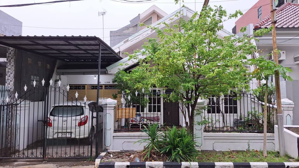 Dijual Rumah Nyaman 2 Lantai di Klampis Anom Surabaya Timur - Image 1