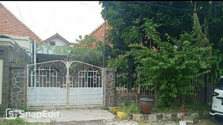 Dijual Rumah Mewah dan Asri di Jalan Doho Surabaya Pusat - Image 1