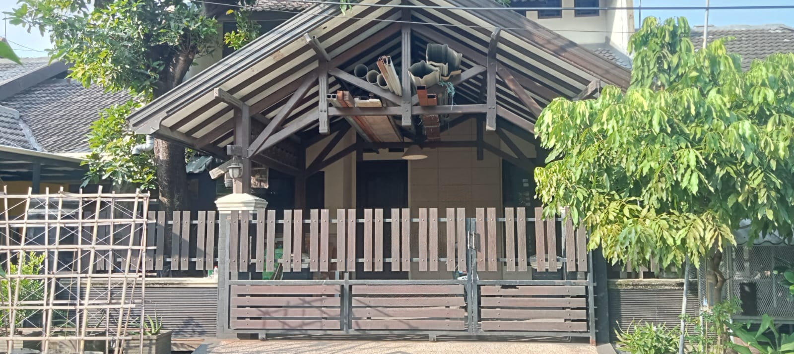 Dijual Rumah di Lokasi Premium Ketintang Permai Surabaya Selatan - Image 1