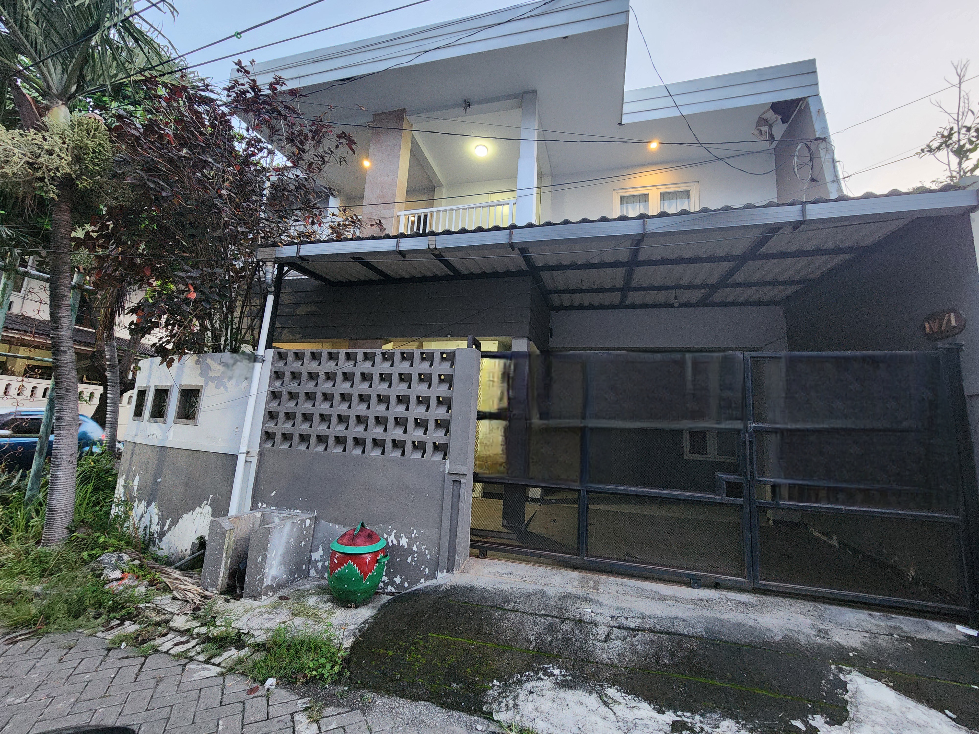 Dijual/disewakan Rumah Hook Siap Huni 2 Lantai di Darmo Permai Utara Surabaya Barat - Image 1