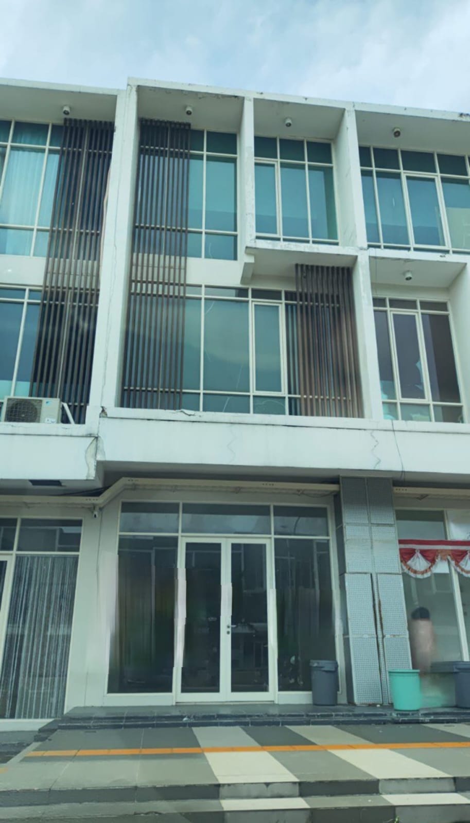 Disewakan Ruko Strategis di Area Komersil Northwest Citraland Surabaya Barat - Image 1