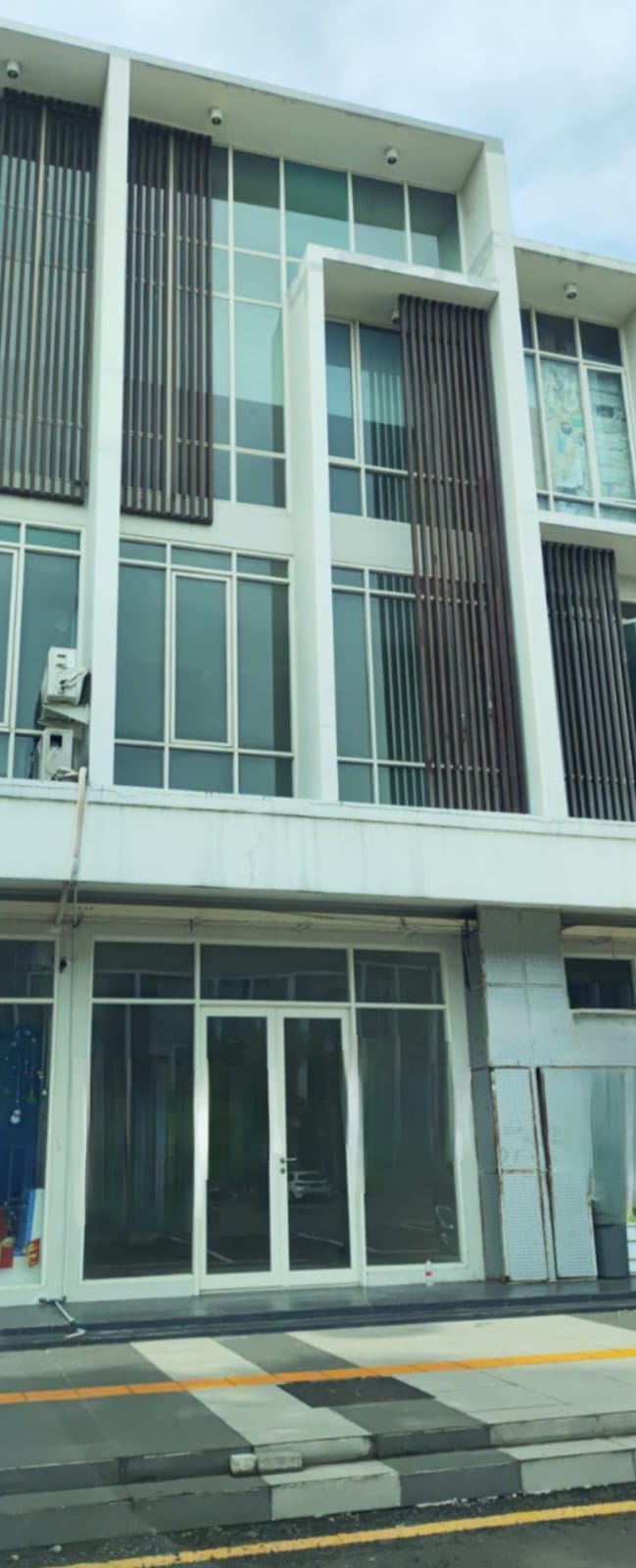 Disewakan Ruko Komersil Area Northwest Citraland Surabaya Barat - Image 1