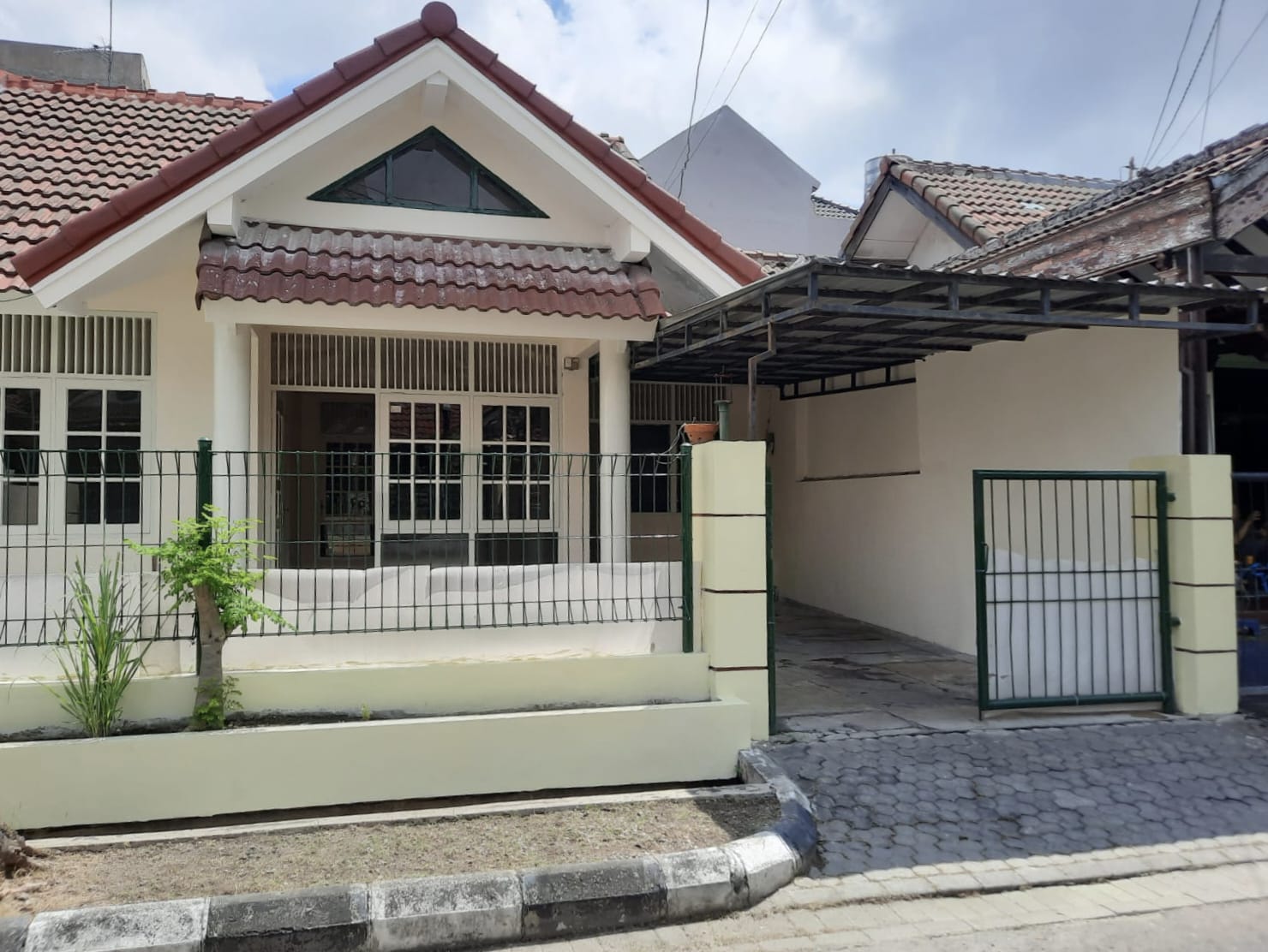 Disewakan Rumah Strategis dan Asri di Sutorejo Prima Utara Surabaya Timur - Image 1