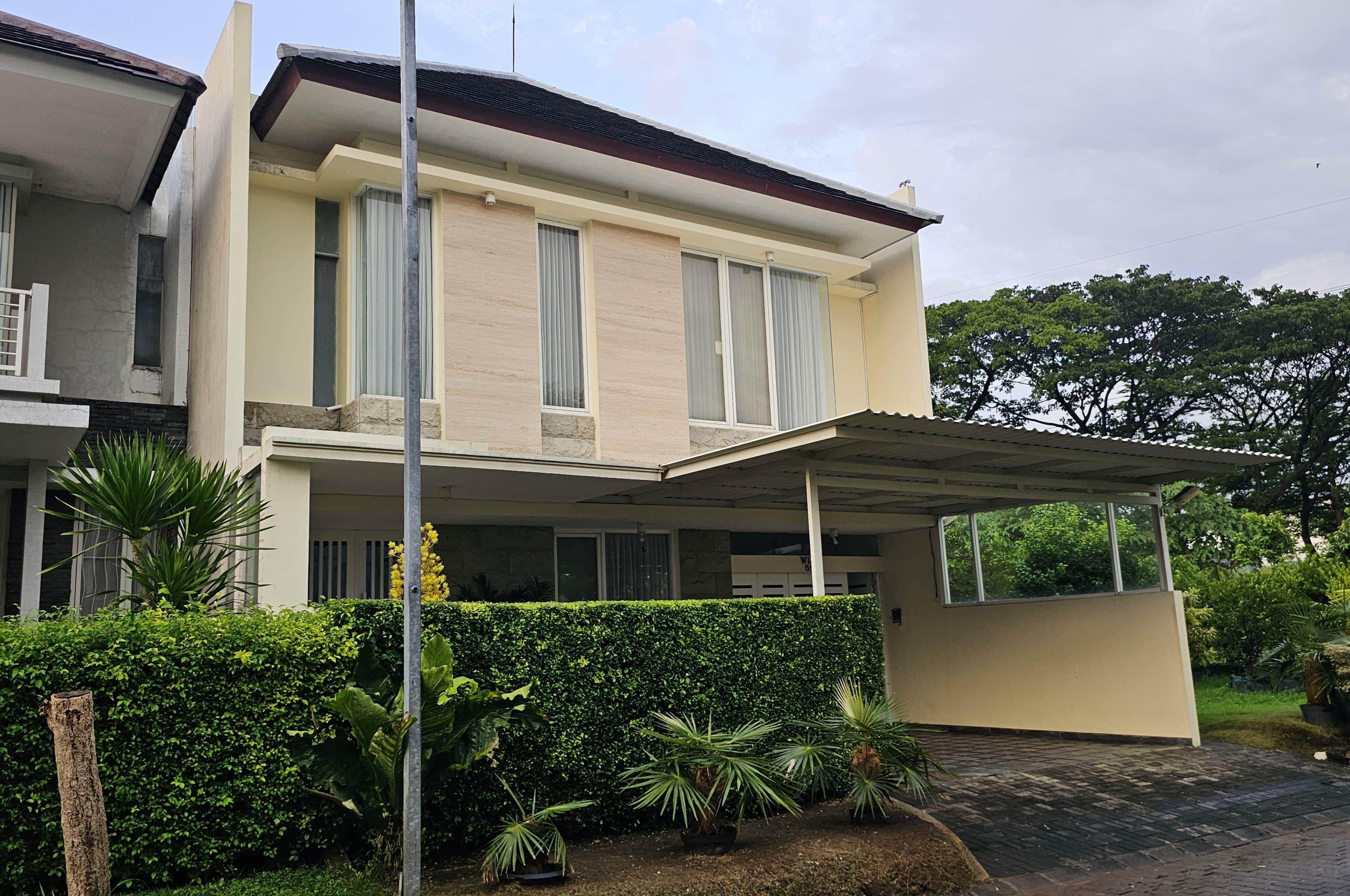 Dijual Rumah Elegan 2 Lantai di Woodland Citraland Surabaya Barat - Thumbnail 2