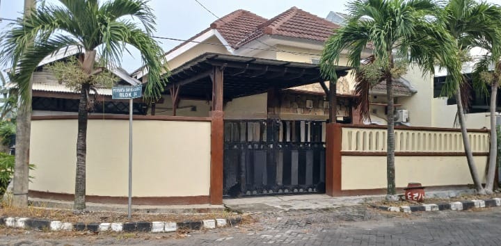 Disewakan Rumah Lokasi Strategis di Permata Safira Regency Surabaya Barat - Image 1