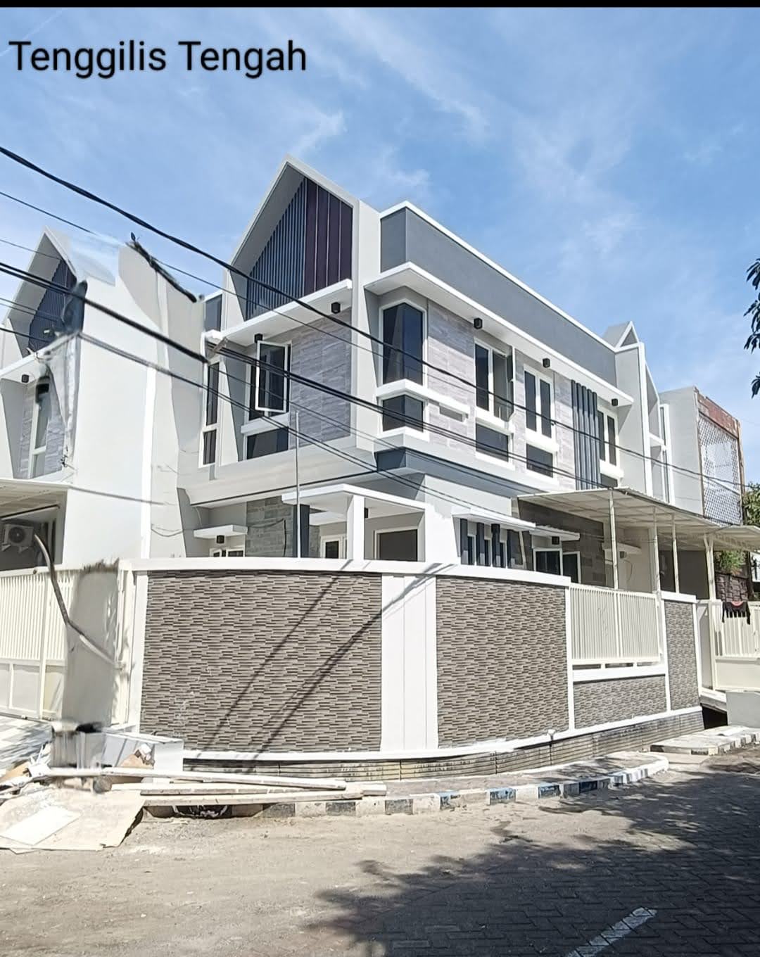 Dijual Rumah Cantik Scandinavian di Tenggilis Tengah Surabaya Selatan - Image 1