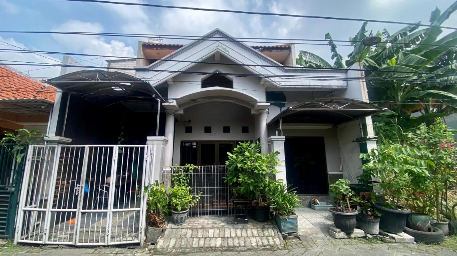 Dijual Rumah Cantik 2 Lantai di Jambangan Indah Surabaya Selatan - Image 1