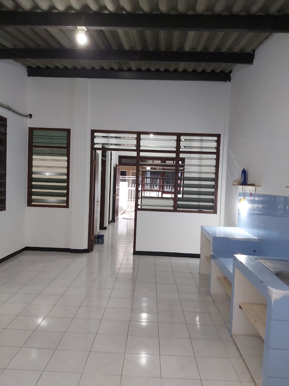 Disewakan Rumah Nyaman dan Strategis di Darmo Permai Utara Surabaya Barat - Thumbnail 3