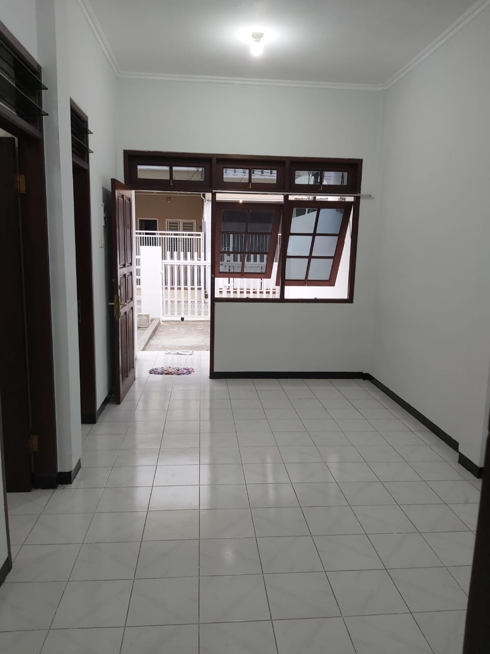 Disewakan Rumah Nyaman dan Strategis di Darmo Permai Utara Surabaya Barat - Thumbnail 4