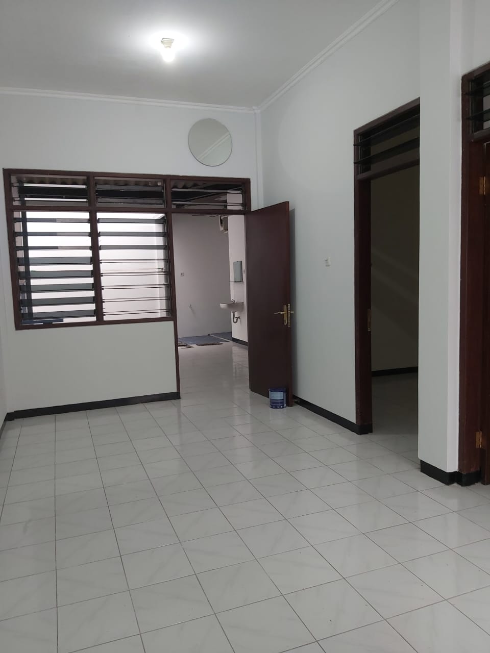 Disewakan Rumah Nyaman dan Strategis di Darmo Permai Utara Surabaya Barat - Thumbnail 2