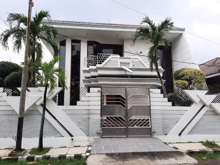 Dijual Rumah Bagus dan Mewah di Dharmahusada Indah Utara Surabaya Timur - Image 1