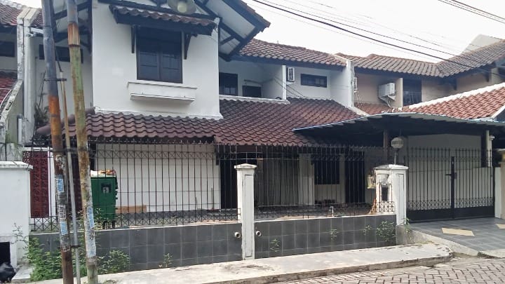 Dijual Rumah Furnished 2 Lantai di Satelit Utara Surabaya Barat - Image 1