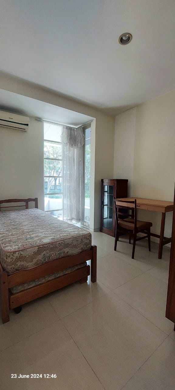 Disewakan Rumah Nyaman Lokasi Elit di Citraland Utama Surabaya Barat - Thumbnail 4