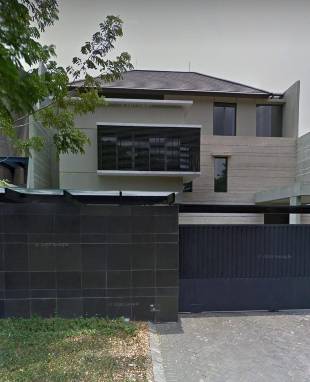 Jual Rumah Sultan Mewah 3 Lantai Raya Royal Park Citraland Double Way Lokasi Utama di Surabaya Barat - Image 1