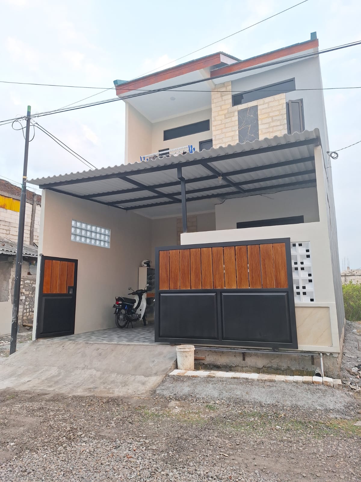 Dijual Rumah Siap Huni Lokasi Menganti Gresik - Image 1