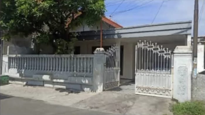 Dijual Rumah Nyaman dan Luas di Bratang Gede Surabaya Timur - Image 1