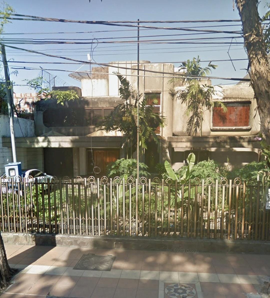 Dijual Rumah Mewah dan Asri di Raya Darmo Surabaya Pusat - Image 1