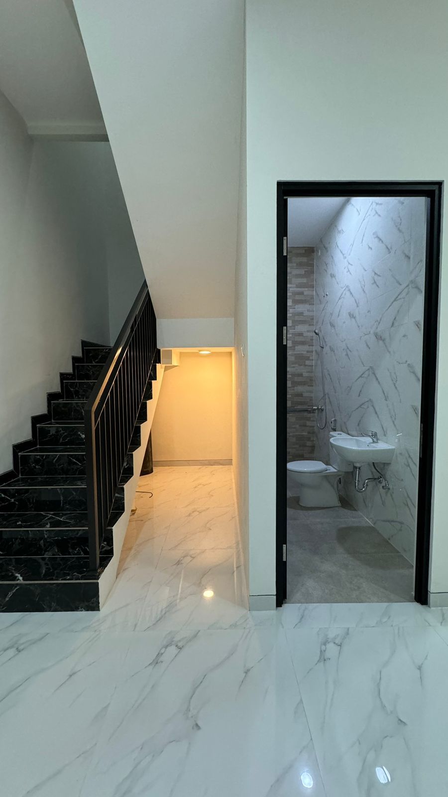 Rumah minimalis Rungkut Asri Tengah Surabaya timur - Thumbnail 3