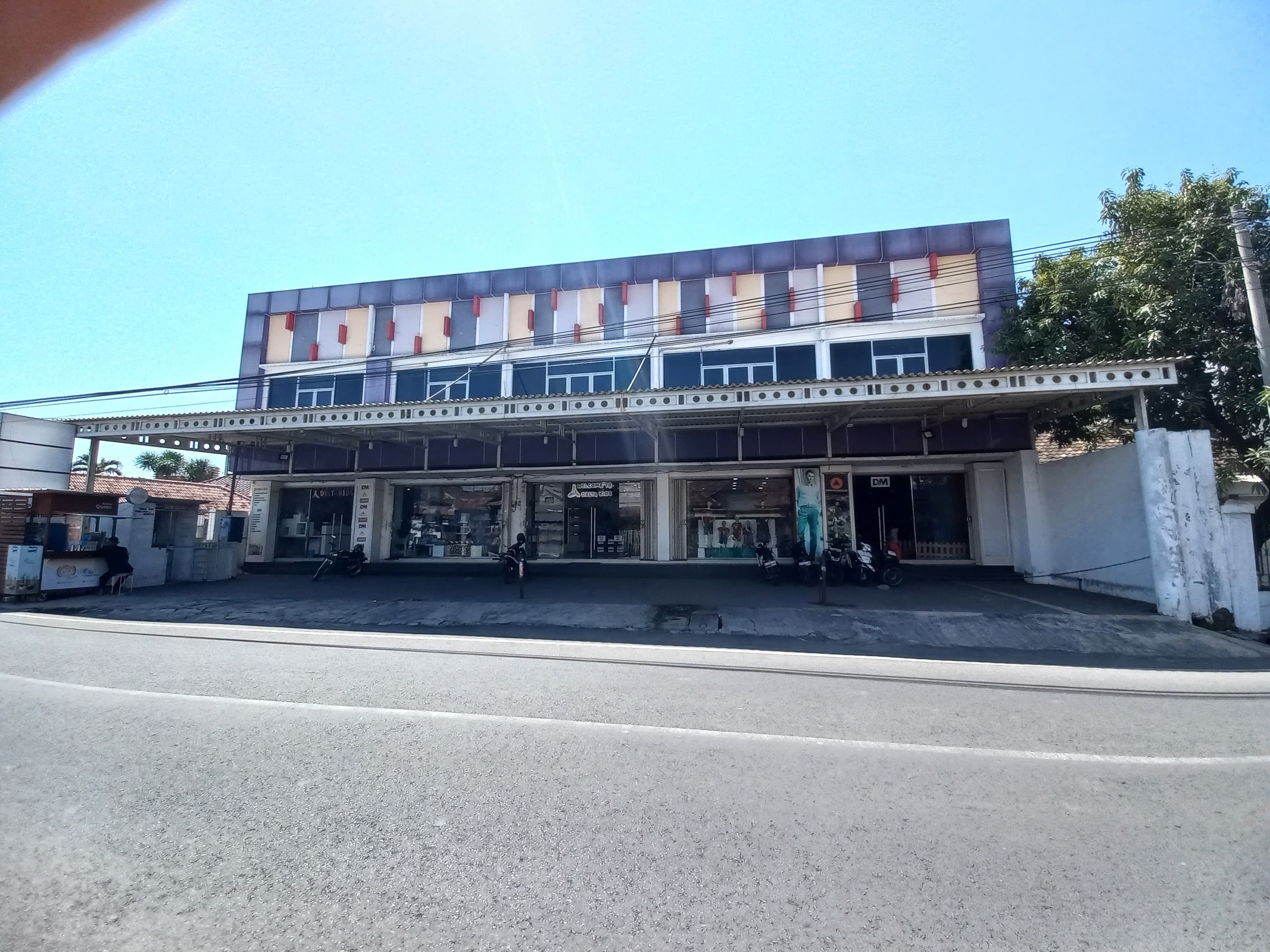 Disewakan Ruko Kembar 5 Lokasi Strategis Bangunan 2 Lantai di Pasuruan Jawa Timur - Image 1