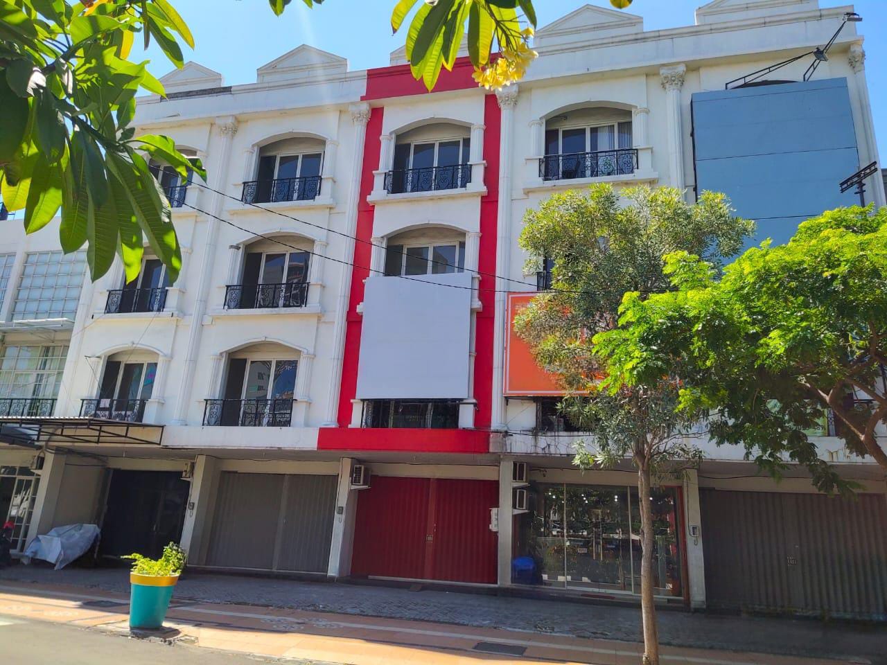 Ruko 4 Lantai Dijual/Disewakan di Surabaya Pusat Lokasi Strategis - Image 1