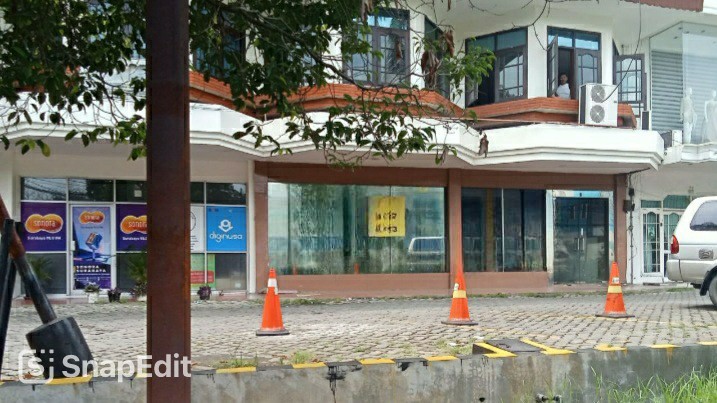 Disewakan Ruko Strategis Nol Jalan Raya Darmo Permai Surabaya Barat - Image 1