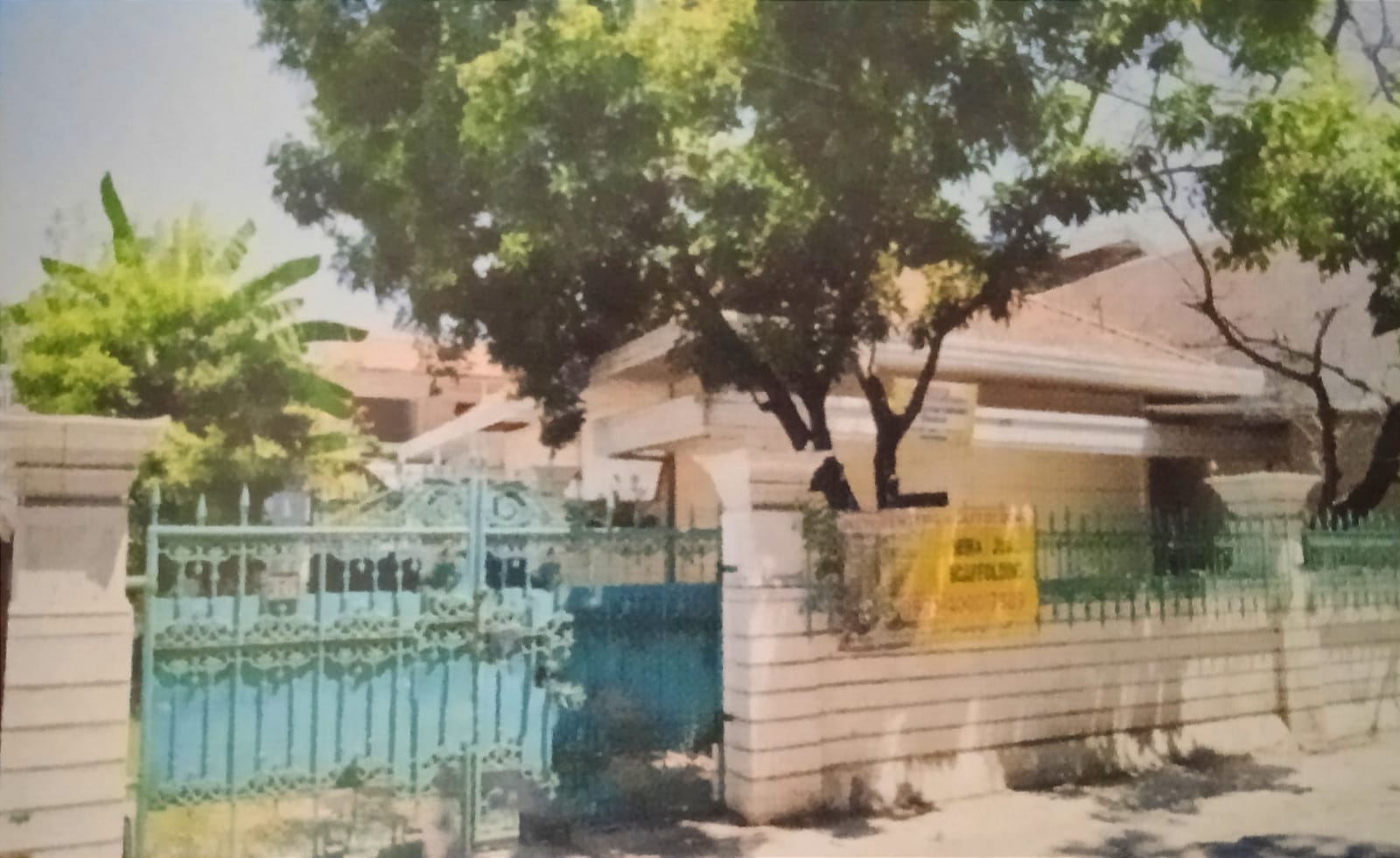 Dijual Lelang Rumah Strategis Dekat Kebun Binatang Surabaya Selatan - Image 1