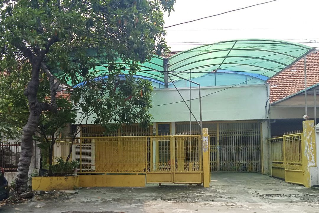 Rumah Usaha Strategis Siap Pakai Dijual di Genteng Surabaya Pusat - Image 1