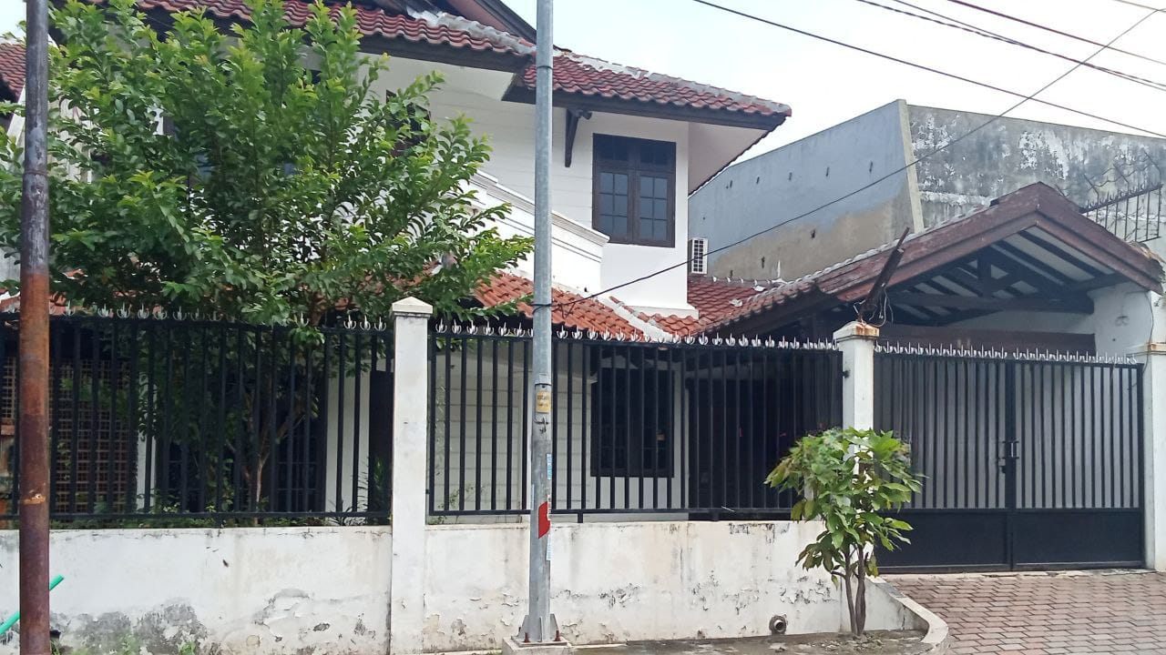 Jual Rumah Strategis Siap Pakai Lokasi Satelit Utara Surabaya Barat - Image 1
